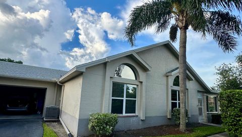 801 Silverthorn Ln