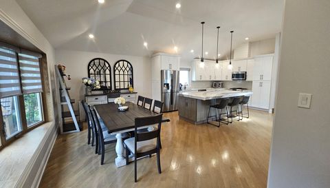 12817 S Surrey Ct