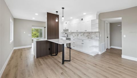 2072 AUSTRALIA WAY W