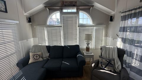 195 Grand View Dr