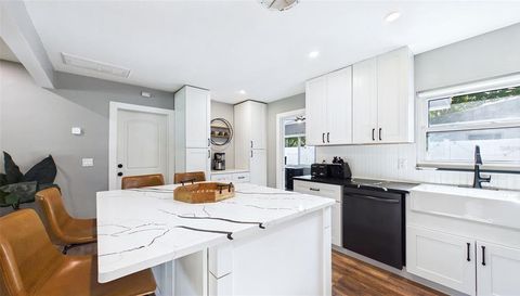 101 N MERCURY AVENUE