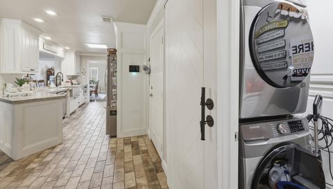 125 Lexington Dr