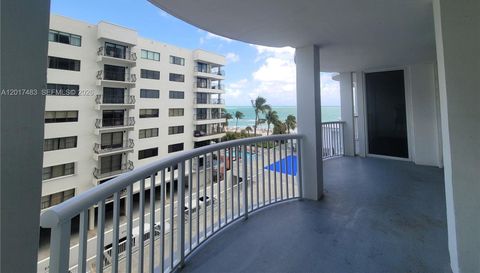 5401 Collins Ave