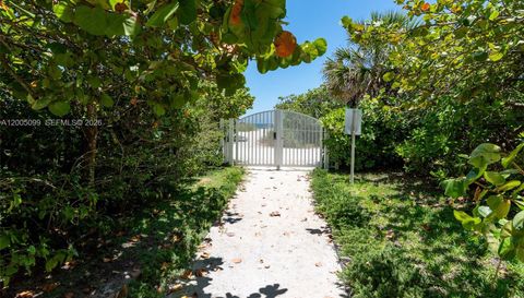 9341 Collins Ave