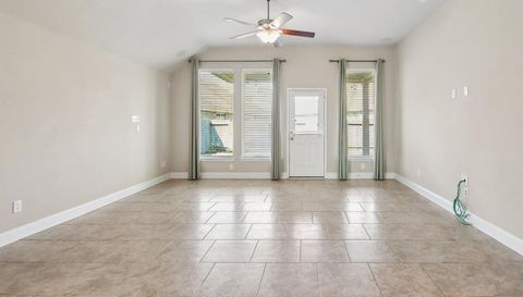 2124 Llerena Ln