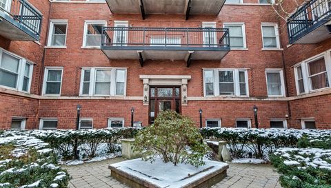 845 W Belle Plaine Avenue