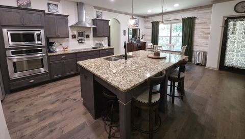 96 Oak Leaf Way