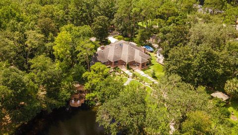 996 NW SCENIC LAKE DRIVE