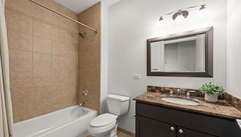 700 N LARRABEE Street