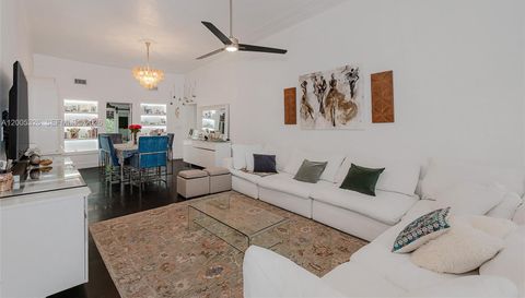 9048 Carlyle Ave