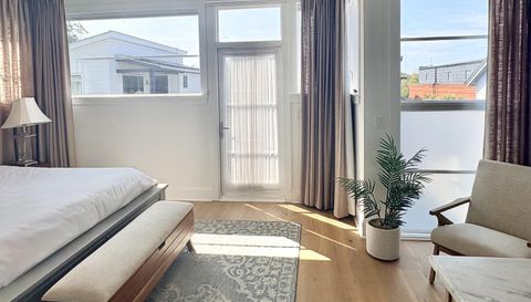 6 Brewster Ct