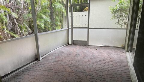 6037 Rossmoor Lakes Court