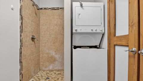 1464 A NE PINE LOG RD