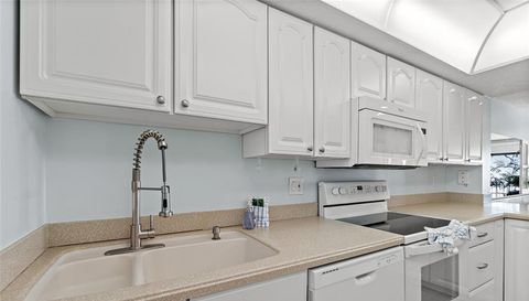 7520 RIDGEWOOD AVENUE