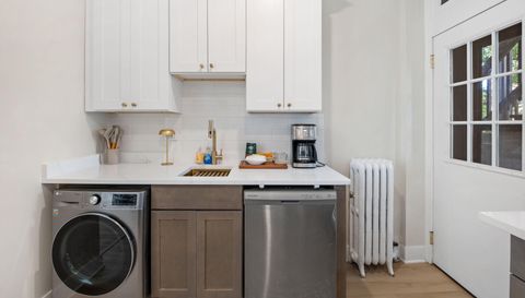 4320 N Clarendon Ave