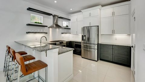 500 Ne Wavecrest Way