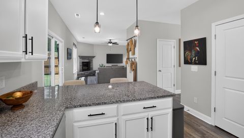 725 Dottie Ct