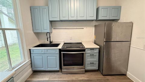 814 E INDIANA AVENUE