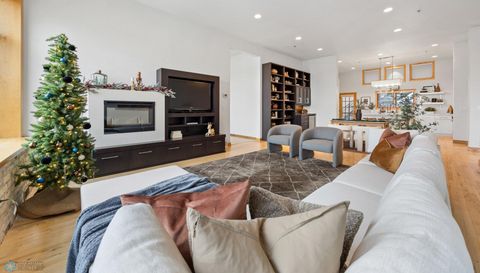 12 Broadway N
