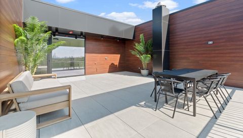 3140 N Clybourn Avenue