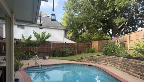 1086 Woodbriar Dr