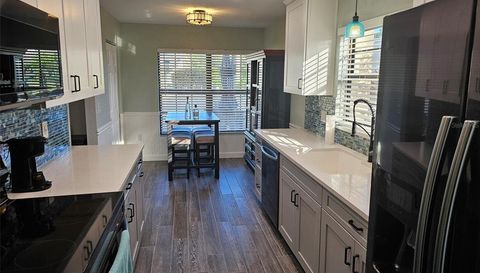 4522 LA JOLLA DRIVE