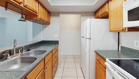 117 N MERCURY AVENUE