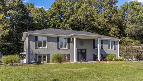 272 Canterbury Dr