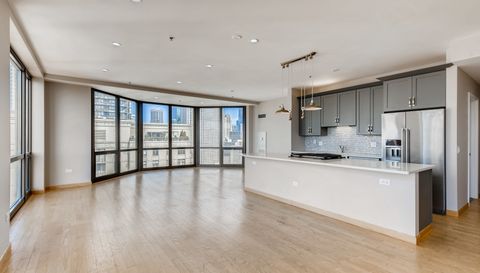 635 N Dearborn Street