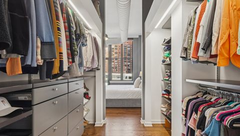 333 W Hubbard Street