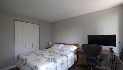 70 W Burton Pl
