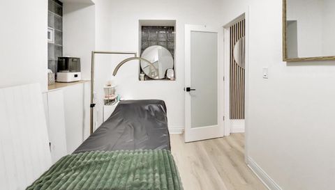 2323 W Taylor Street