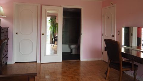 880 Rue De La Paix