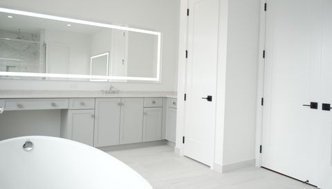 9516 Riverside Pk Dr