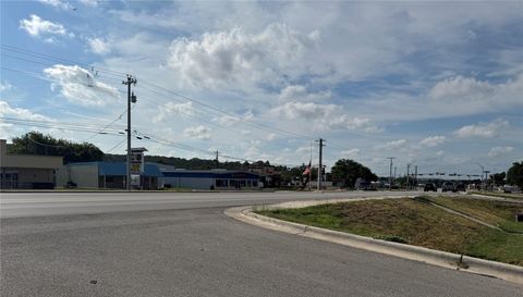 2202 - 2204 N Us Highway 281 Highway N