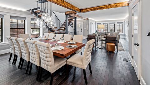 2712 W Sunnyside Avenue