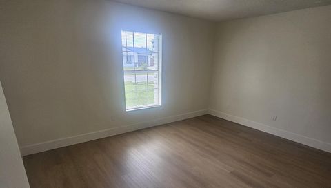 372 Imperial Dr