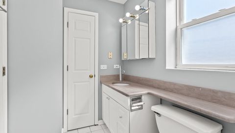 845 W Belle Plaine Avenue