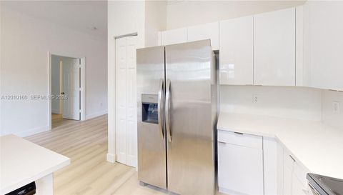 372 Ne 26th Pl