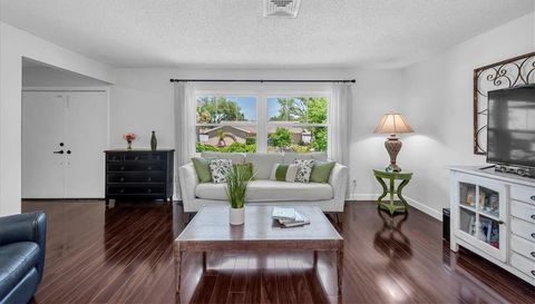 25 HARBOR WOODS CIRCLE