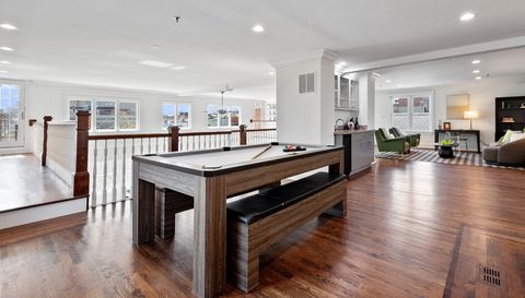 840 W Buckingham Place