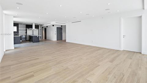 1930 Bay Dr Second Level Un