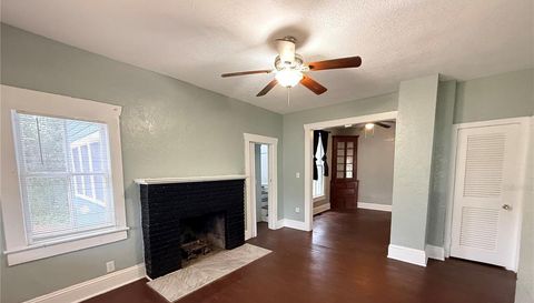 814 E INDIANA AVENUE