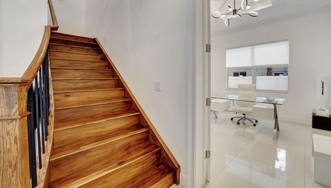 500 Ne Wavecrest Way