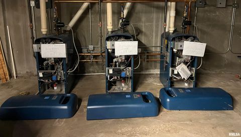 1028 W South Grand Avenue