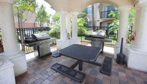 2033 SE 10th Ave Fort Lauderdale