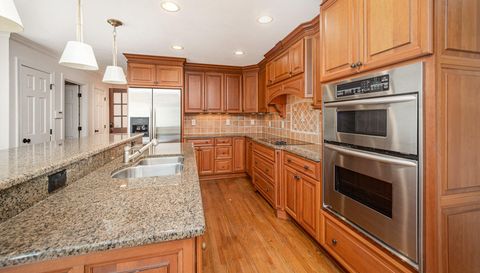 1820 Hunting Ridge Rd