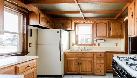 913 E Chain Of Rocks Road