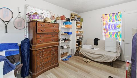 1223 N Centennial St