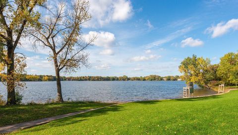 3076 Lexington Avenue N